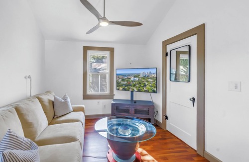 Historic Old Northeast Apartment | Renovated 1-Bedroom Apartment in Prime St. Pete Location