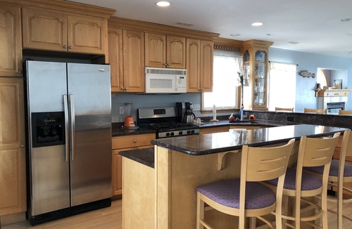 Sea Isle City House | Renovated 2026! 7per HOT TUB, steps2beach-sleeps19, 2mastersBR, body jet showers