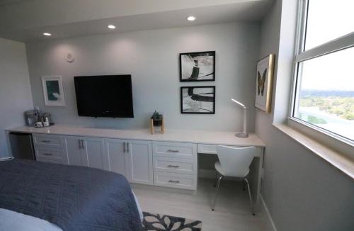 Coconut Grove Hotel | Renovated 21st Floor Private Unit located in Coconut Grove Hotel