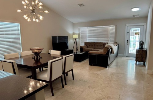 The Springs House | Renovated house w/saltwater pool & huge backyard In Coral Springs