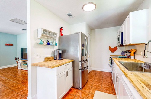 Thonotosassa House | Renovated retreat with pool, firepit, balcony, & bikes - snowbird-friendly