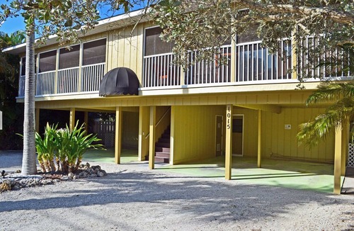 Siesta Key Condo | Renovated Siesta Key Vacation Rental W/Heated Pool Walking Distance to Beach