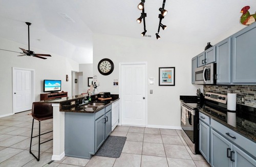 Loughman Villa | Reserve Dream Villa Lake Views with 3 Bedroom 3 Bath, 25mins to Disney