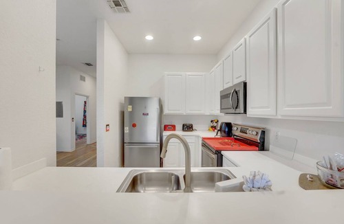 Bahama Bay Condo | Resort Condo with Balcony Near Disney