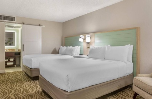 Lake Buena Vista Hotel | Resort Oasis: Disney-World Shuttle, Aquatic Playground, Dining | 4 Posh Units