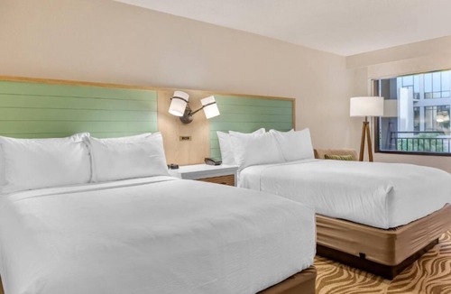 Lake Buena Vista Hotel | Resort Oasis: Disney-World Shuttle, Aquatic Playground, Dining | 4 Posh Units