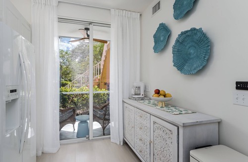 Naples Condo | Resort style 1st Floor Relaxing Coastal Escape Condo Fully remodeled 2BR/2BA