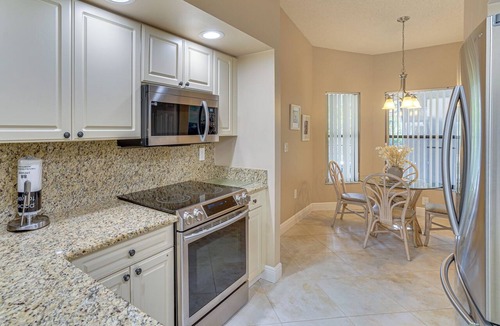 Trailer Estates Condo | Resort-Style Condo 6 Mi to Bradenton Beach!