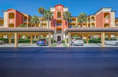 Naples Condo | Resort Style Luxury Condo - Golf Paradise!
