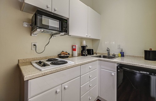 Naples Apartment | Resort-Style Naples Studio w/Marina Access!