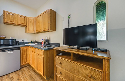 Naples Apartment | Resort-Style Studio 15 Mi to Everglades NP