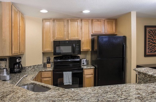 Survey Creek Resort | Resort with 2 bedrooms - sleeps 6 - in tranquil Pompano Beach