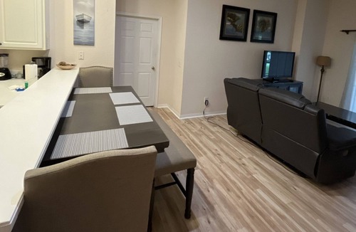 Bahama Bay House | Rest & Relax Bahama Bay Ground Floor 3 bed 2 bath 20 min to parks