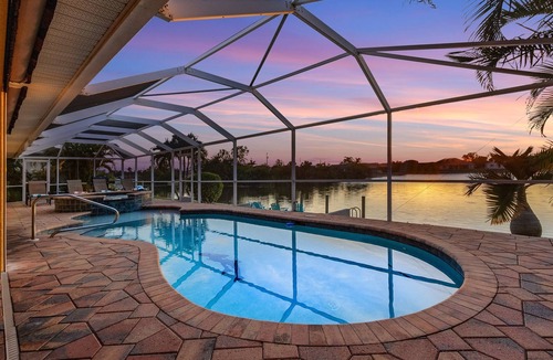 Fort Myers House | Restful Retreat - Lake views, Spectacular Sunsets, Kayaks - Villa Sundown- Roelens Vacations
