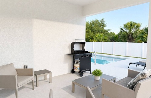 Port Malabar House | Retreat at Palm Bay Pool Home