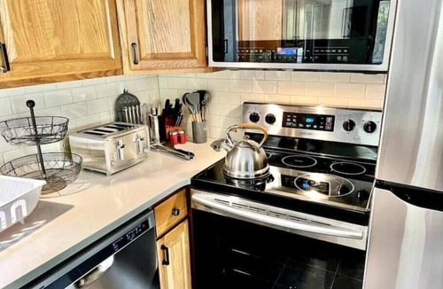 East Stroudsburg Ski Chalet | Retreat to Jackson's Ridge and enjoy the Poconos!