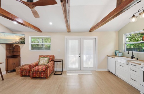 East Naples Cottage | Retro - Chic Cottage Just 8 Min to 5th Ave & Beach