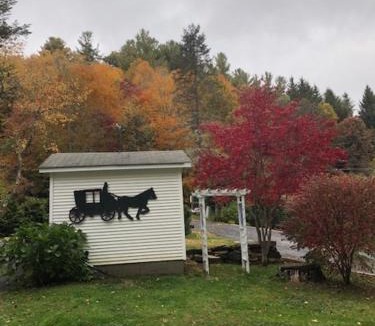 Newland House | River Run Cottage Modern 2BR Waterfront Retreat in Linville Land Harbor
