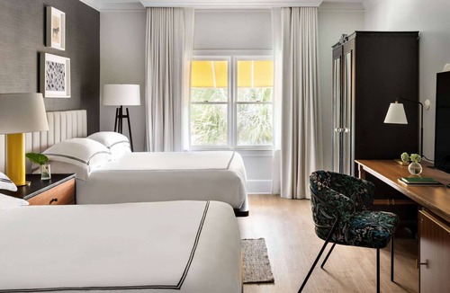 Historic District - North Hotel | River Street Steps Away | Dining. Free Bikes. Pool