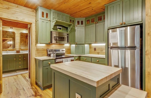 Rutherfordton Cabin | Riverfront cabin, private, hot tub, firepit, quiet, gated community