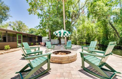Homosassa House | Riverfront Cottage in Homosassa: 'Chateau Relaxo'