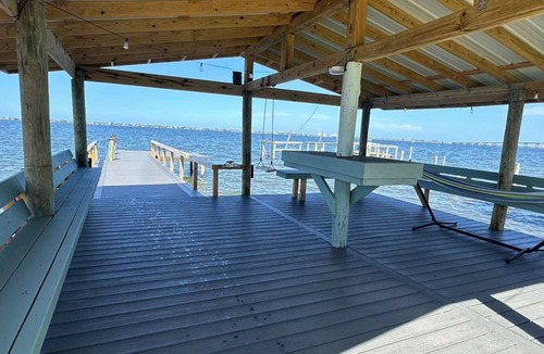 Tropic House | Riverfront Cozy 1-bedroom A