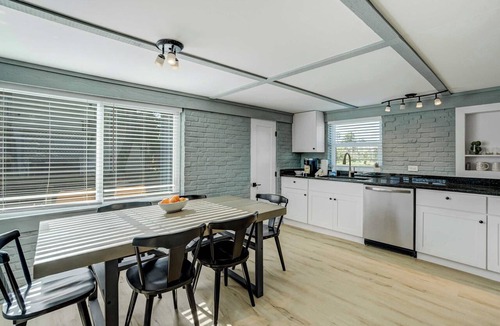 Braden River Apartment | Riverside Luau! Tiki Hut, Fire Pit & Outdoor Fun