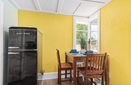 Melbourne House | Riverview Cottage: Downtown Melbourne 2 Bed House