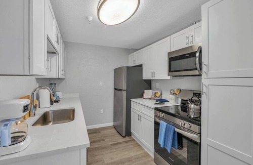Fort Myers Apartment | Riverwalk Retreat | Waterfront 2BR Sleeps 7