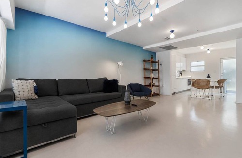 South Pointe Apartment | Roami at 250 Collins | 5 Bed | Pool - 2 units