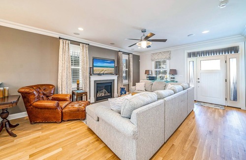 Gold Coast Condo | Rooftop Deck, Ocean Views & Elevator: Huge Home 6BR/4.5BA. Steps from beach!