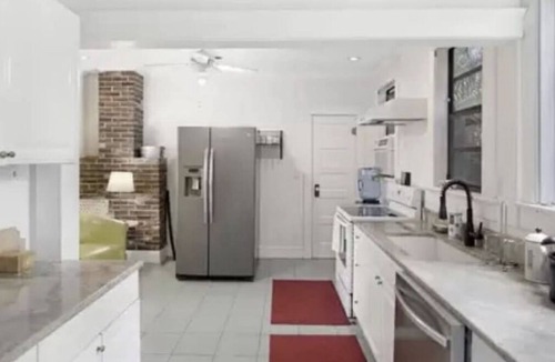 Providencia Park Cottage | Room B, right in the action of West Palm Beach!