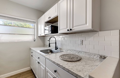 Virginia Gardens Apartment | Roomy 2 BR near Miami Airport.