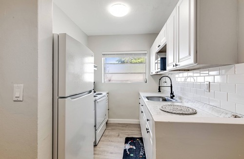 Virginia Gardens Apartment | Roomy 2 BR near Miami Airport.