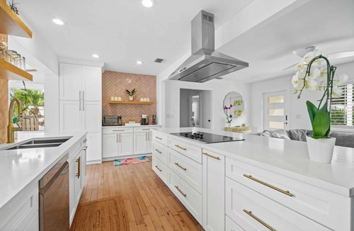 Southside House | Rove Travel | Sunny Vista | Heated Pool & Firepit