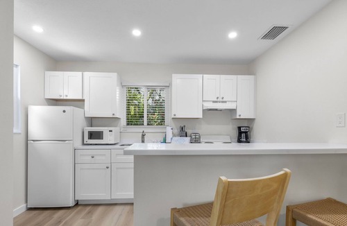 Sanibel Cottage | Royal Palm Cottage - Quaint Island Paradise