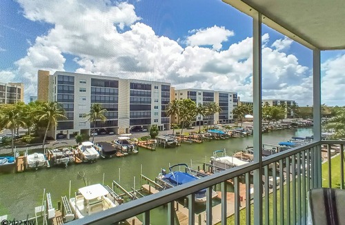 South Island Condo | ROYAL PELICAN 344 - FUN IN THE ISLAND SUN FOR BARGAIN PRICE!