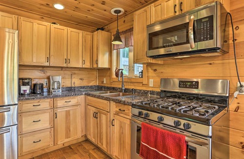 Blakely House | Rustic Cabin in the Woods | Peaceful Nature Escape