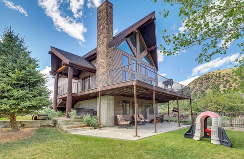 Sterling Cabin | Rustic Sterling Cabin: Walk to Palisade Lake!