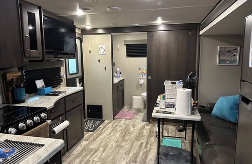 Tropic House | RV in Art District and Close to the BEACH! Pool & Hot-Tub & Fenced/Pet-Friendly!