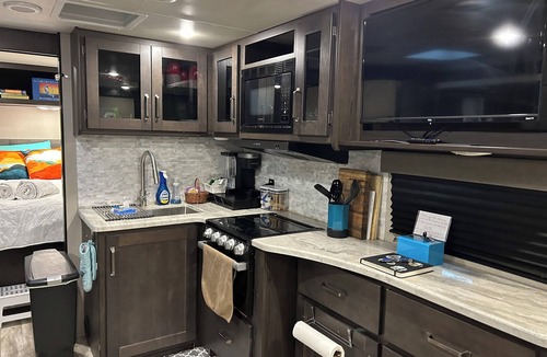 Tropic House | RV in Art District and Close to the BEACH! Pool & Hot-Tub & Fenced/Pet-Friendly!