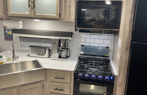 Summerland Key RV Rental | RV with 2 bedrooms ( queen)