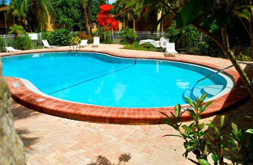 Gulf Gate Estates Condo | s!Great VALUE!Heated Pool!SUMMER SEASON SPECIAL, CLOSE TO SIESTA KEY, Free WiFi!