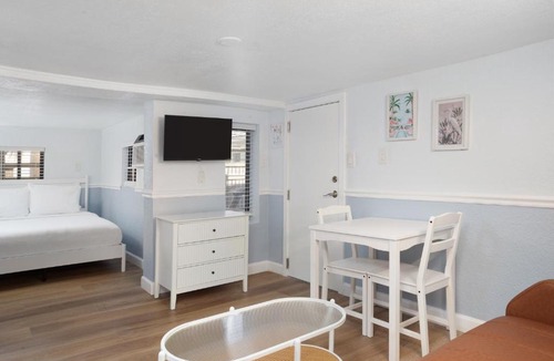 Pass-a-Grille Hotel | Sabal Palms Inn