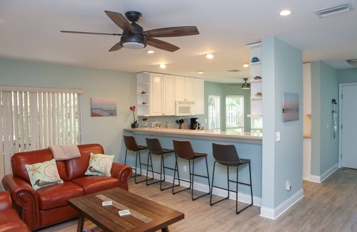 Stuart House | Salerno House - 2/2 walk to 5+ restaurants & the waterfront.