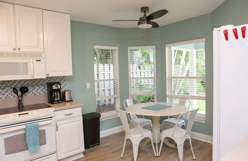 Stuart House | Salerno House - 2/2 walk to 5+ restaurants & the waterfront.