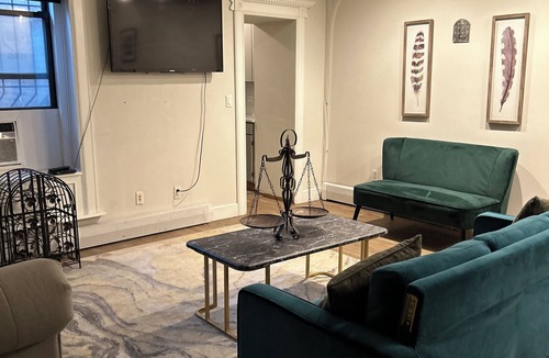 Central Park North Apartment | Salon harlem - garden apartment