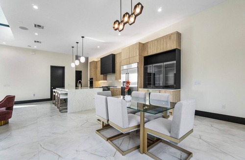 Juno Beach House | SALT HAUS Top Rated 6BR/6BAContemporary Retreat, Heated Pool/Spa. Walk to Beach!