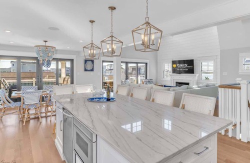 Avalon House | Saltwater Vista | Luxury Poolside Escape | Elevator