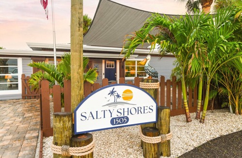 Englewood House | Salty Shores Secluded Oasis